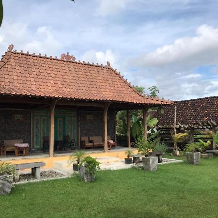 Legiyem Homestay Jogjakarta Buitenkant foto