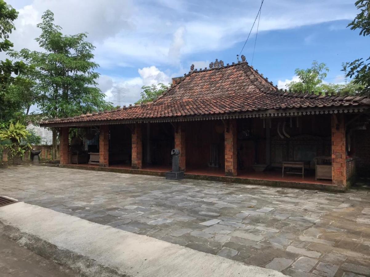 Legiyem Homestay Jogjakarta Buitenkant foto