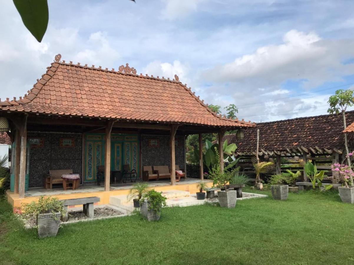 Legiyem Homestay Jogjakarta Buitenkant foto